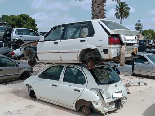  NISSAN SUNNY BERLINA (N13) 