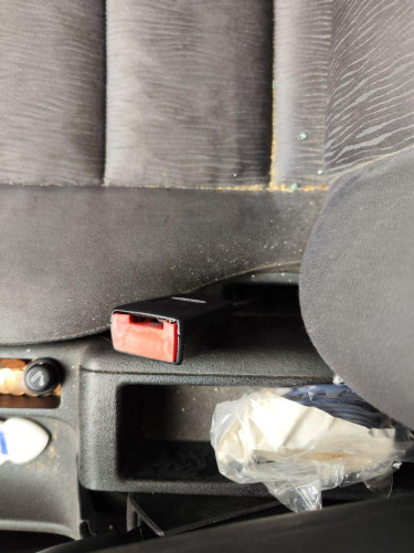 ENGANCHE CINTURON DELANTERO DERECHO used