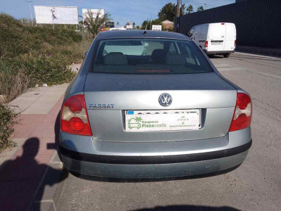 VOLKSWAGEN PASSAT BERLINA (3B3)
