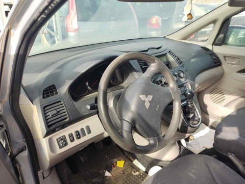  MITSUBISHI GRANDIS (NA0W) 