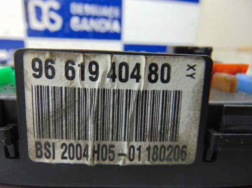 CAJA RELES / FUSIBLES de segunda mano