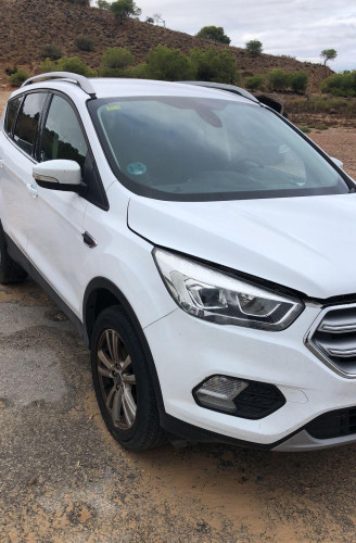 FORD KUGA (CBS) — vehículo donante para recambios 