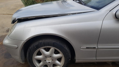 ALETA DELANTERA IZQUIERDA Mercedes-Benz C Berlina (BM 203)(02.2000->)