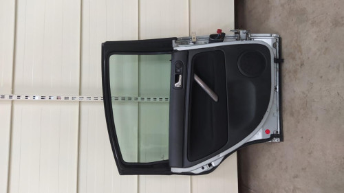 PUERTA TRASERA IZQUIERDA Volkswagen PASSAT BERLINA (3B3) 