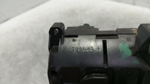 CERRADURA PUERTA DELANTERA IZQUIERDA Renault CLIO III 