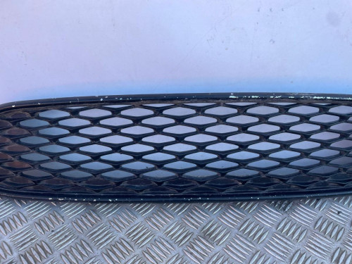 MOLDURA PARAGOLPE DELANTERA 