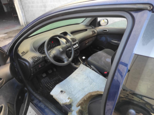 PEUGEOT 206 — vehículo donante para recambios 