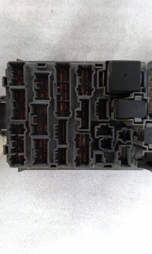 CAJA RELES / FUSIBLES Honda CIVIC 5 PUERTAS (EU7/8) 