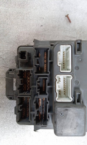 CAJA RELES / FUSIBLES Honda CIVIC 5 PUERTAS (EU7/8) 