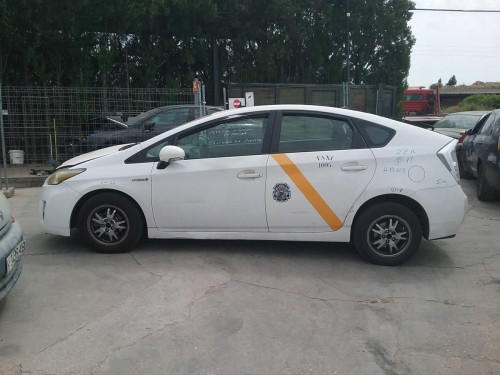  TOYOTA PRIUS (ZVW30) 