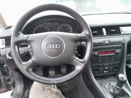  AUDI A6 BERLINA (4B2) 