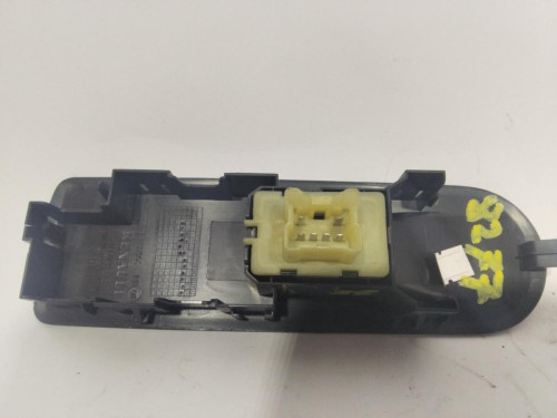 MANDO ELEVALUNAS DELANTERO DERECHO RENAULT CAPTUR I 
