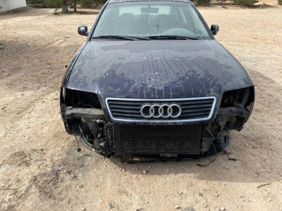 AUDI A6 BERLINA (4B2)