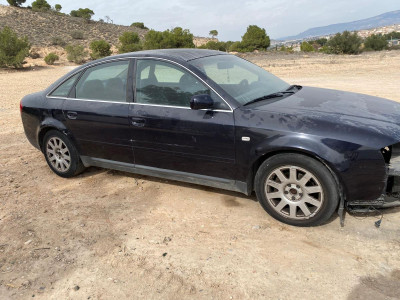 AUDI A6 BERLINA (4B2)