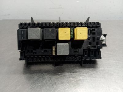 CAJA RELES / FUSIBLES