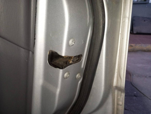 CERRADURA PUERTA DELANTERA DERECHA Mazda 323 F/S BERLINA (BJ) 