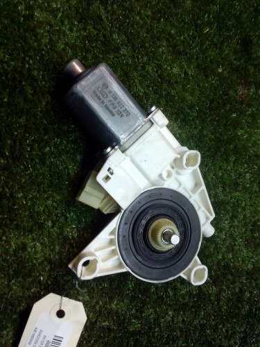  MOTOR ELEVALUNAS DELANTERO DERECHO Mercedes-Benz CLASE ML (BM 164) 