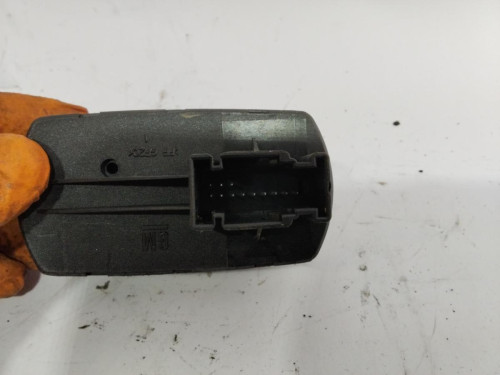 MANDO ELEVALUNAS DELANTERO IZQUIERDO Opel CORSA D 