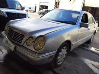 MERCEDES-BENZ CLASE E (BM 210) BERLINA