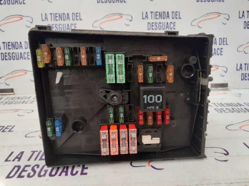  CAJA RELES / FUSIBLES 