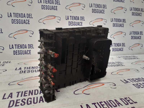  CAJA RELES / FUSIBLES 