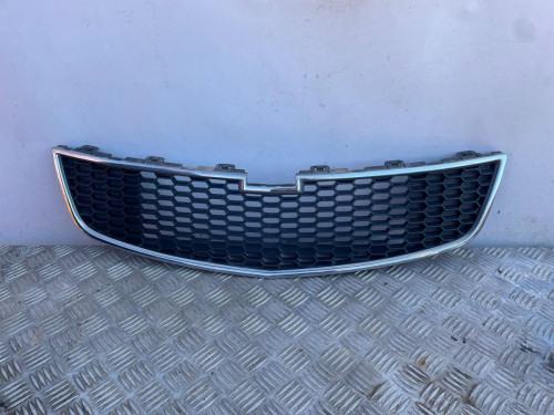 MOLDURA PARAGOLPE DELANTERA 