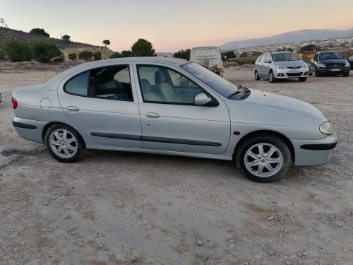 RENAULT MEGANE I CLASSIC (LA0) — автомобиль-донор на запчасти 