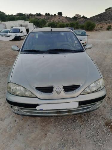 RENAULT MEGANE I CLASSIC (LA0) — автомобиль-донор на запчасти 