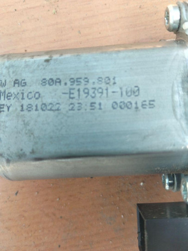 MOTOR ELEVALUNAS DELANTERO DERECHO AUDI Q5 FYG 