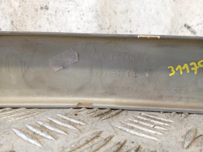 MOLDURA PARAGOLPE DELANTERA IZQUIERDA