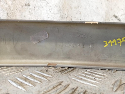MOLDURA PARAGOLPE DELANTERA IZQUIERDA 