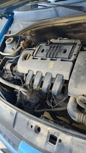 Renault Clio II Fase II (B/CB0)(2001->) — vehículo donante para recambios 
