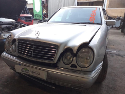 MERCEDES-BENZ CLASE E (BM 210) BERLINA