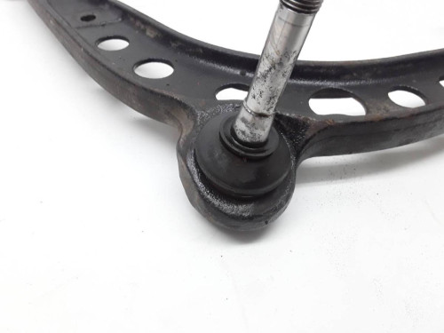 BRAZO SUSPENSION INFERIOR DELANTERO DERECHO 