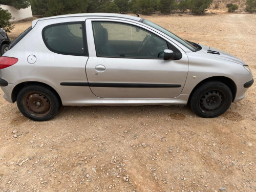 PEUGEOT 206 — vehículo donante para recambios 