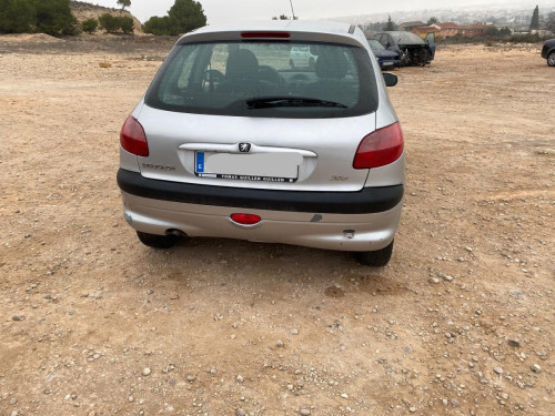 PEUGEOT 206 — vehículo donante para recambios 