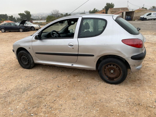 PEUGEOT 206 — vehículo donante para recambios 