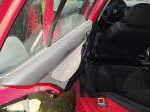 VOLKSWAGEN GOLF IV BERLINA (1J1)(10.1997) — vehículo donante para recambios 