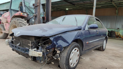  RENAULT LAGUNA (B56) 