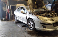 PEUGEOT 407