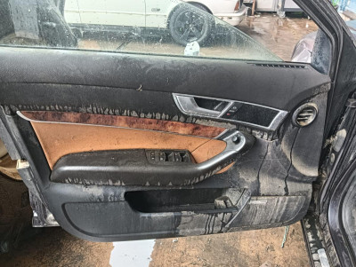 AUDI A6 BERLINA (4F2)