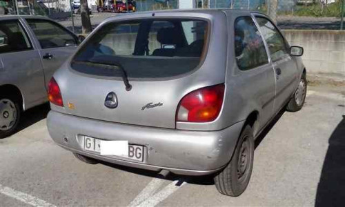 FORD FIESTA BERLINA — vehículo donante para recambios 