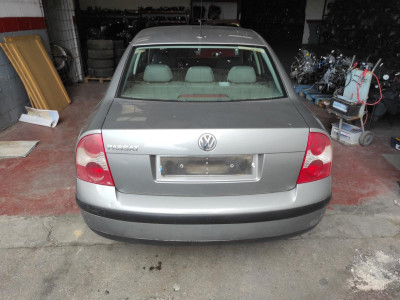 VOLKSWAGEN PASSAT BERLINA (3B3)