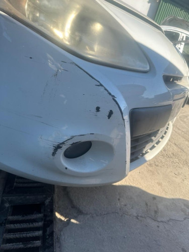 PARAGOLPES DELANTERO Renault CLIO III 