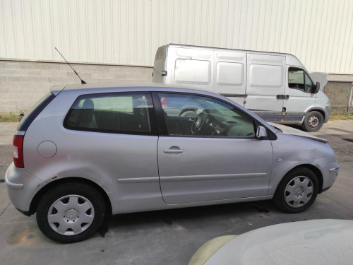 VOLKSWAGEN POLO IV (9N1) — vehículo donante para recambios 
