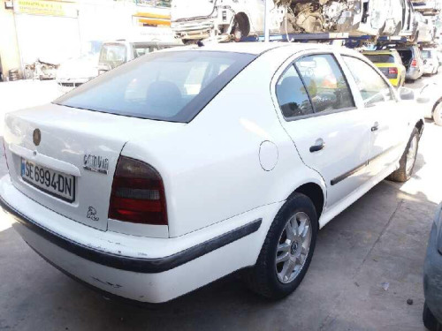  SKODA OCTAVIA BERLINA (1U2) 