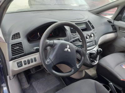 MITSUBISHI GRANDIS (NA0W)