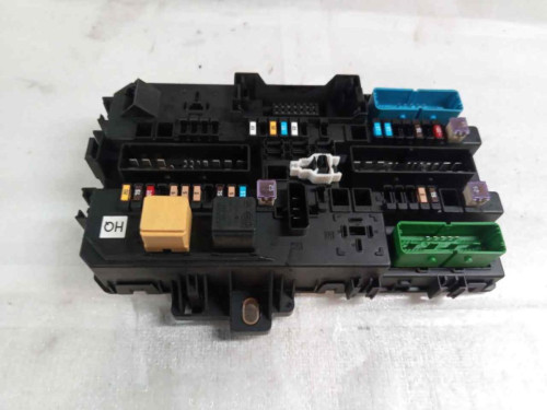  CAJA RELES / FUSIBLES Opel ASTRA H BERLINA 
