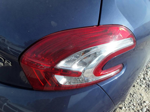 PILOTO TRASERO DERECHO Peugeot 208 