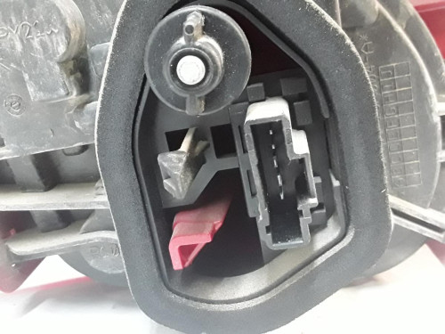 PILOTO TRASERO DERECHO Peugeot 208 